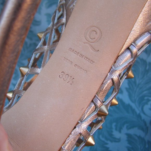 STUNNING size 39.5/US 9 Alexander McQueen Gold Studded heels (store display) - Picture 10 of 16